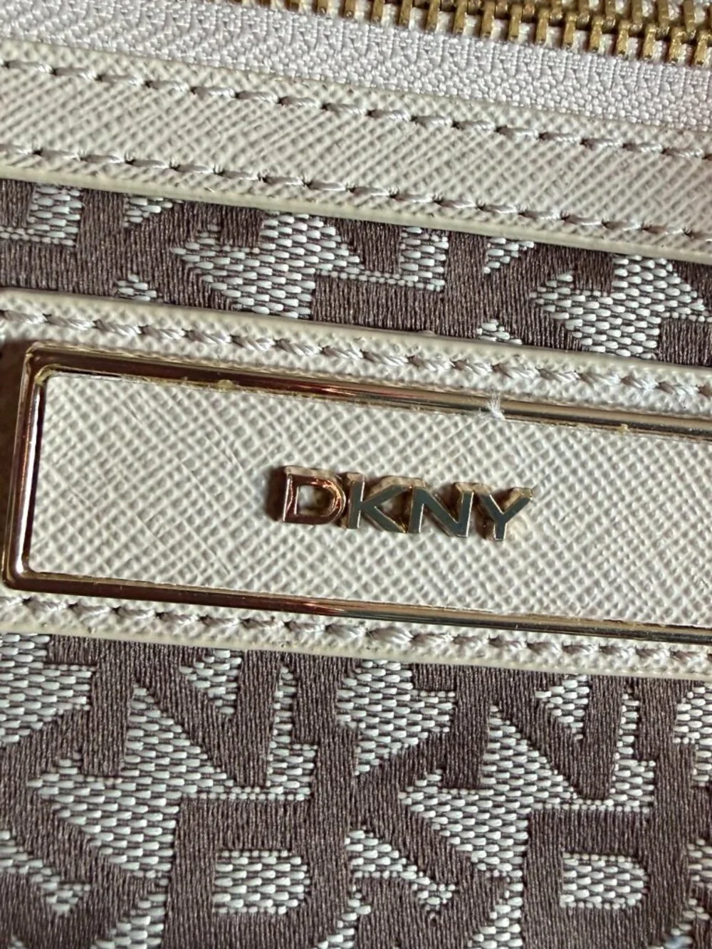 **NEW**DKNY Tan/Brown Shoulder/Crossbody Purse w/Adjustable Strap